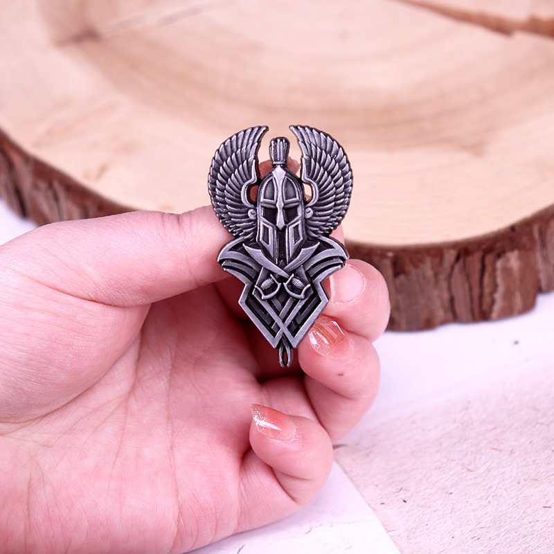 1pcs Knight Helmet Wing Brooch - Women'S Retro Bags ulasan dan harga
